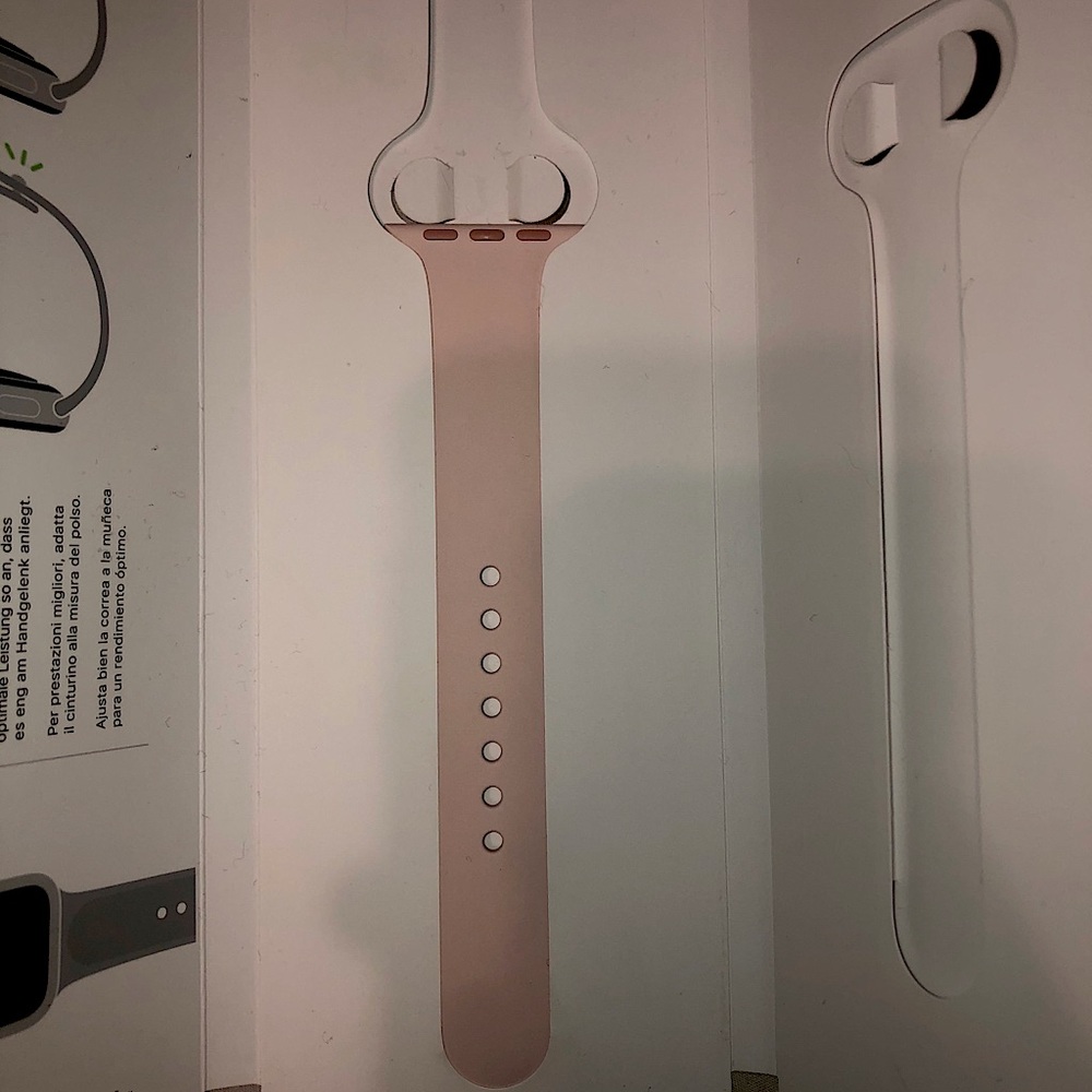 Brand new, never used Apple Watch band (series 5)